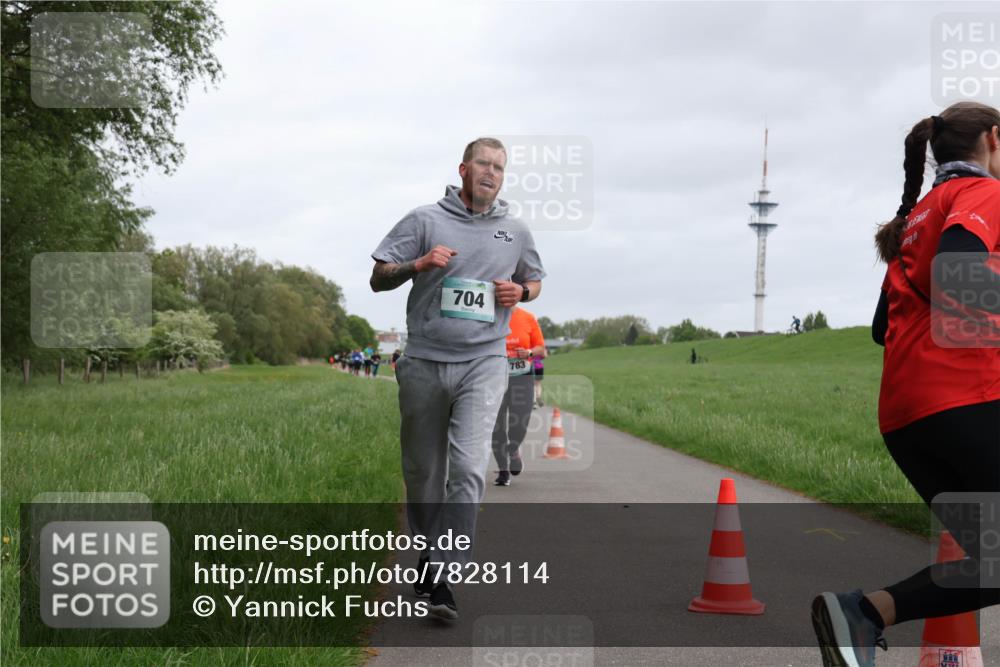 04.05.2025 - 8. Wedeler Halbmarathon Yannick Fuchs http://msf.ph/oto/7828114 04.05.2025 11:15:45 Laufen 704, 783 meine-sportfotos.de