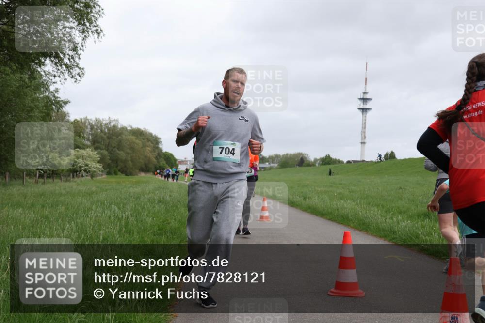 04.05.2025 - 8. Wedeler Halbmarathon Yannick Fuchs http://msf.ph/oto/7828121 04.05.2025 11:15:46 Laufen 704, 3 meine-sportfotos.de