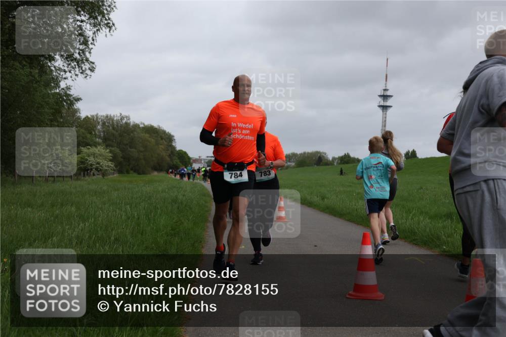 04.05.2025 - 8. Wedeler Halbmarathon Yannick Fuchs http://msf.ph/oto/7828155 04.05.2025 11:15:47 Laufen 784, 783 meine-sportfotos.de