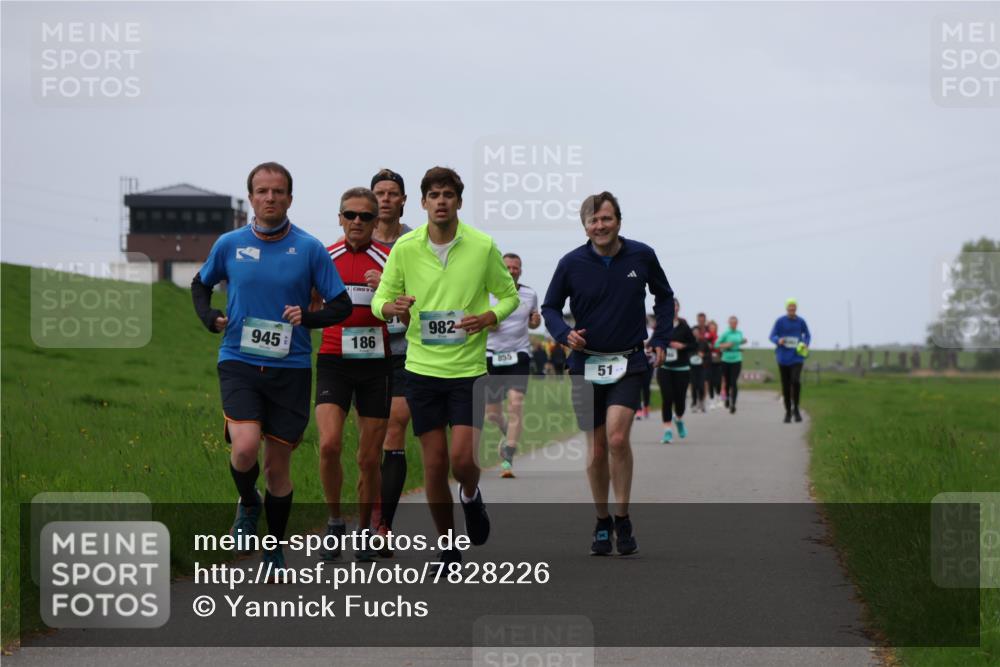 04.05.2025 - 8. Wedeler Halbmarathon Yannick Fuchs http://msf.ph/oto/7828226 04.05.2025 11:35:04 Laufen 945, 186, 982, 855, 51 meine-sportfotos.de