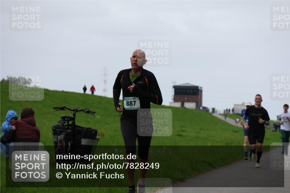 04.05.2025 - 8. Wedeler Halbmarathon Yannick Fuchs http://msf.ph/oto/7828249 04.05.2025 11:15:55 Laufen 887 meine-sportfotos.de