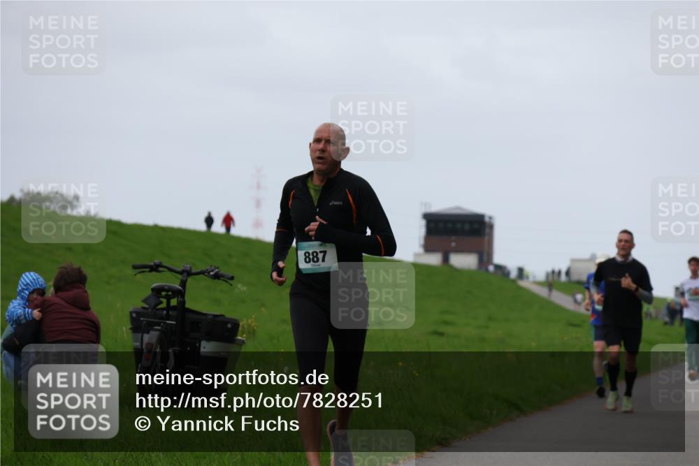 04.05.2025 - 8. Wedeler Halbmarathon Yannick Fuchs http://msf.ph/oto/7828251 04.05.2025 11:15:55 Laufen 887 meine-sportfotos.de