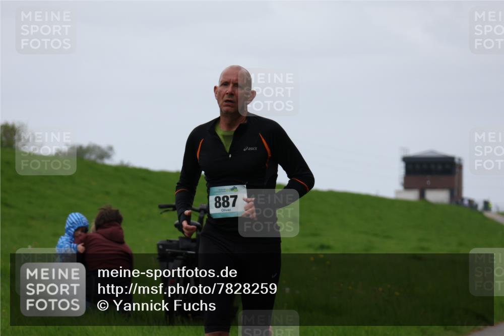 04.05.2025 - 8. Wedeler Halbmarathon Yannick Fuchs http://msf.ph/oto/7828259 04.05.2025 11:15:56 Laufen 887 meine-sportfotos.de