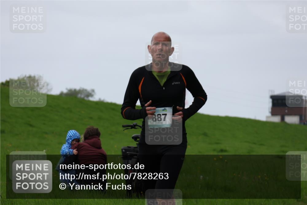 04.05.2025 - 8. Wedeler Halbmarathon Yannick Fuchs http://msf.ph/oto/7828263 04.05.2025 11:15:56 Laufen 887 meine-sportfotos.de