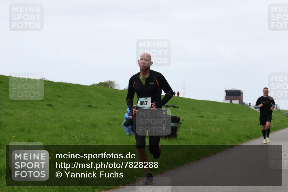 04.05.2025 - 8. Wedeler Halbmarathon Yannick Fuchs http://msf.ph/oto/7828288 04.05.2025 11:15:57 Laufen 887 meine-sportfotos.de