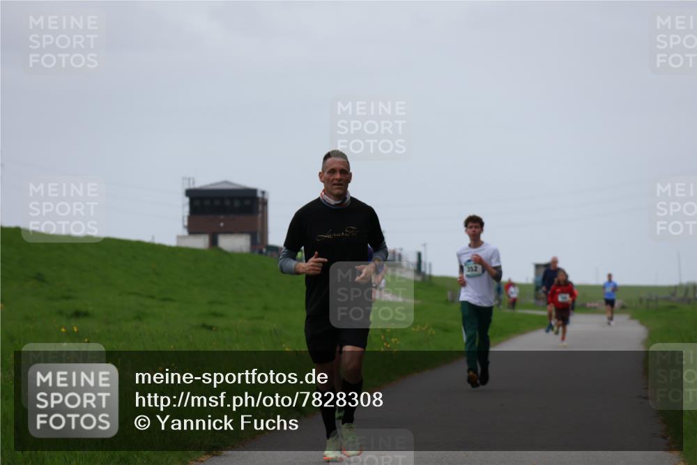 04.05.2025 - 8. Wedeler Halbmarathon Yannick Fuchs http://msf.ph/oto/7828308 04.05.2025 11:15:58 Laufen 352 meine-sportfotos.de