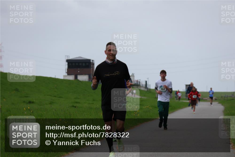 04.05.2025 - 8. Wedeler Halbmarathon Yannick Fuchs http://msf.ph/oto/7828322 04.05.2025 11:15:59 Laufen 352 meine-sportfotos.de