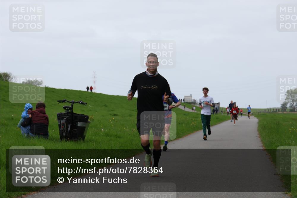 04.05.2025 - 8. Wedeler Halbmarathon Yannick Fuchs http://msf.ph/oto/7828364 04.05.2025 11:16:00 Laufen 06 meine-sportfotos.de