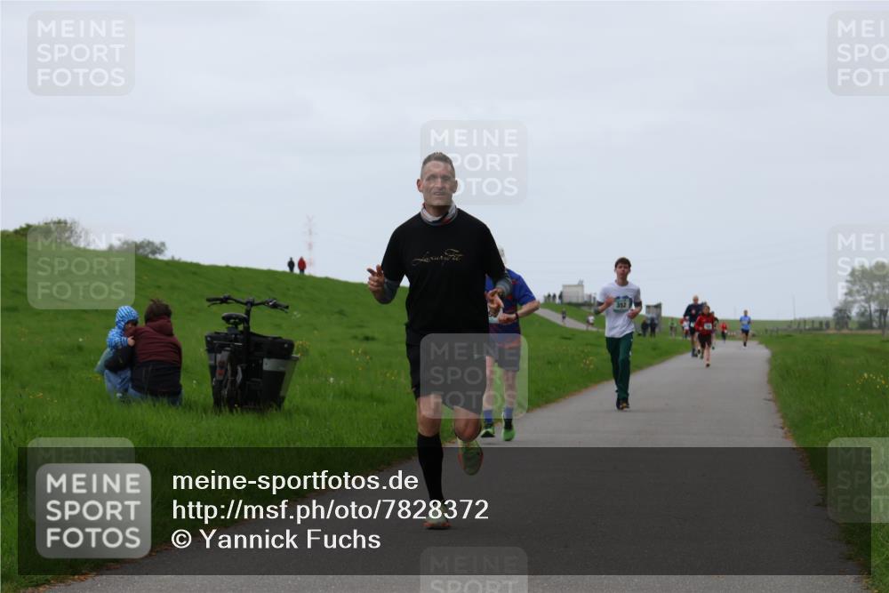 04.05.2025 - 8. Wedeler Halbmarathon Yannick Fuchs http://msf.ph/oto/7828372 04.05.2025 11:16:01 Laufen 352 meine-sportfotos.de
