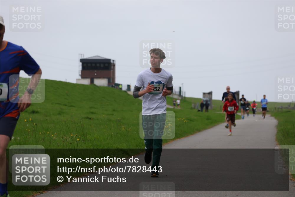 04.05.2025 - 8. Wedeler Halbmarathon Yannick Fuchs http://msf.ph/oto/7828443 04.05.2025 11:16:04 Laufen 52 meine-sportfotos.de