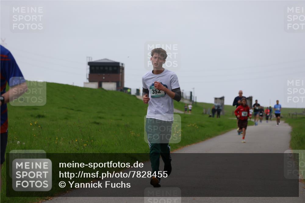 04.05.2025 - 8. Wedeler Halbmarathon Yannick Fuchs http://msf.ph/oto/7828455 04.05.2025 11:16:04 Laufen 352 meine-sportfotos.de