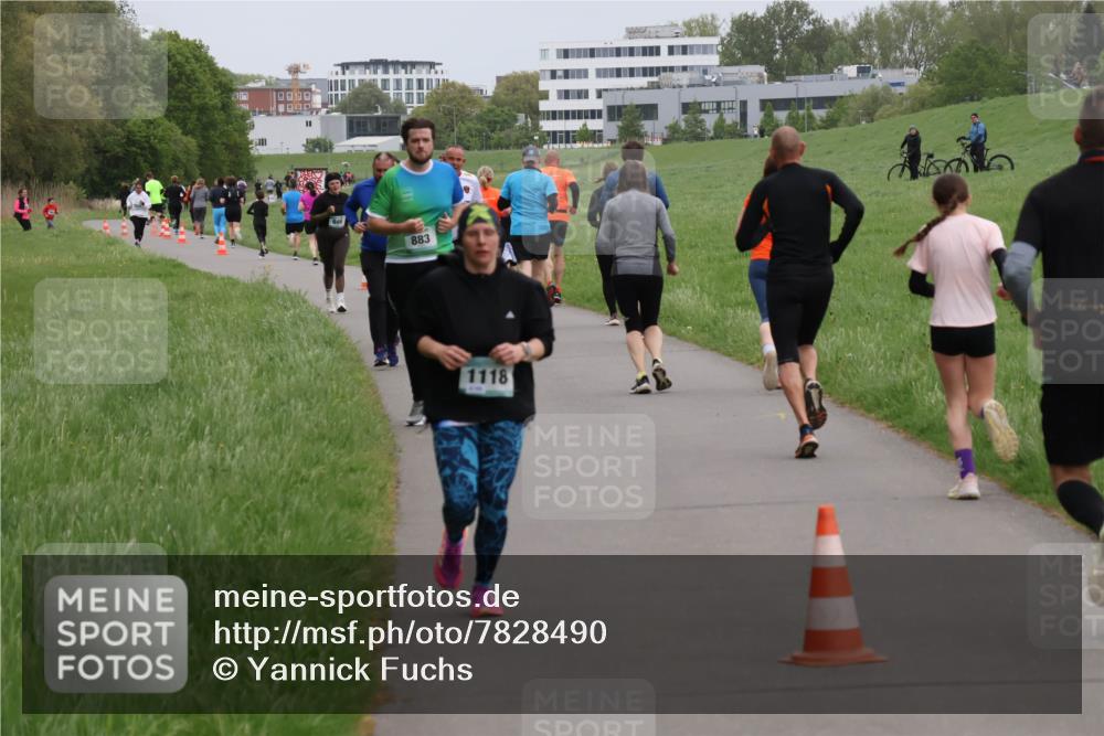 04.05.2025 - 8. Wedeler Halbmarathon Yannick Fuchs http://msf.ph/oto/7828490 04.05.2025 11:16:08 Laufen 883, 1118 meine-sportfotos.de