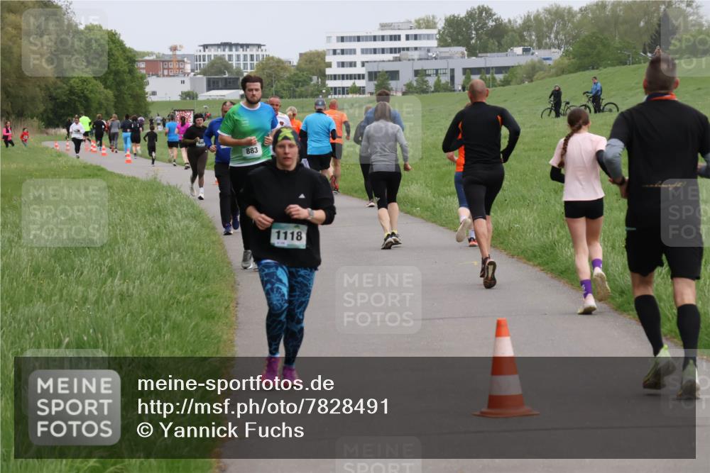 04.05.2025 - 8. Wedeler Halbmarathon Yannick Fuchs http://msf.ph/oto/7828491 04.05.2025 11:16:08 Laufen 19000, 883, 1118 meine-sportfotos.de