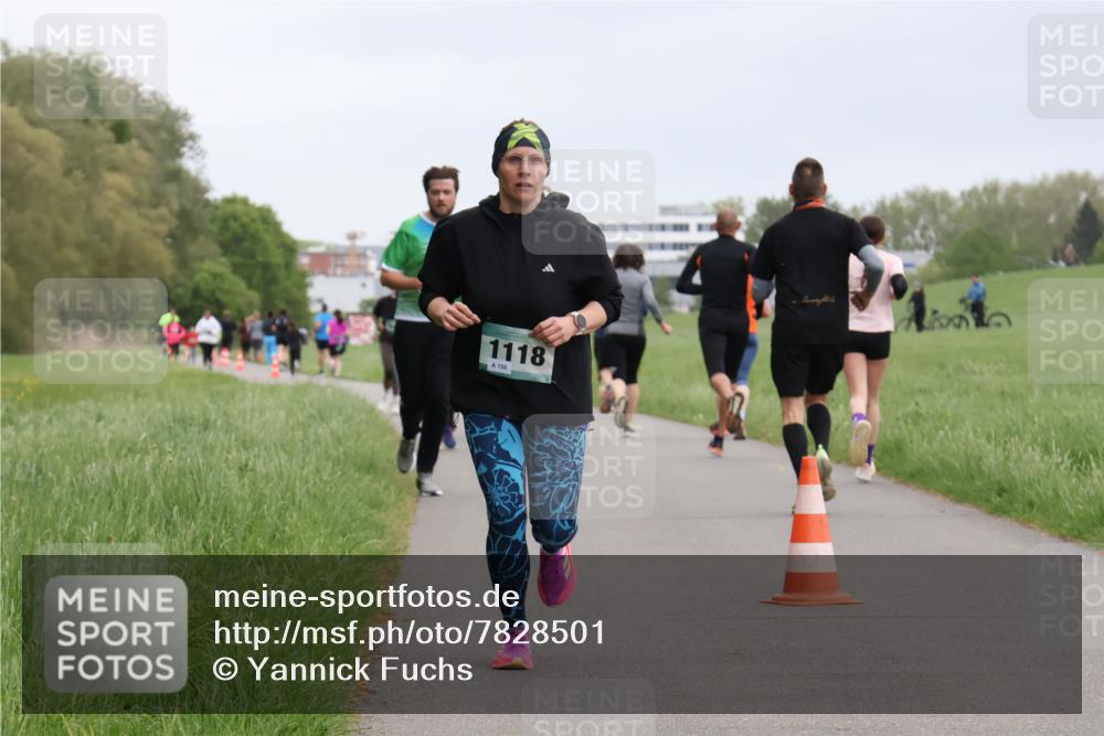 04.05.2025 - 8. Wedeler Halbmarathon Yannick Fuchs http://msf.ph/oto/7828501 04.05.2025 11:16:10 Laufen 1118, 158 meine-sportfotos.de