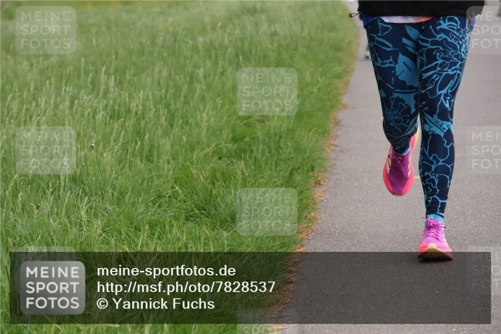 04.05.2025 - 8. Wedeler Halbmarathon Yannick Fuchs http://msf.ph/oto/7828537 04.05.2025 11:16:11 Laufen  meine-sportfotos.de