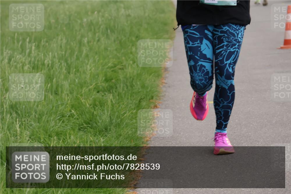 04.05.2025 - 8. Wedeler Halbmarathon Yannick Fuchs http://msf.ph/oto/7828539 04.05.2025 11:16:12 Laufen  meine-sportfotos.de