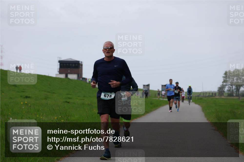 04.05.2025 - 8. Wedeler Halbmarathon Yannick Fuchs http://msf.ph/oto/7828621 04.05.2025 11:16:21 Laufen 674, 38 meine-sportfotos.de