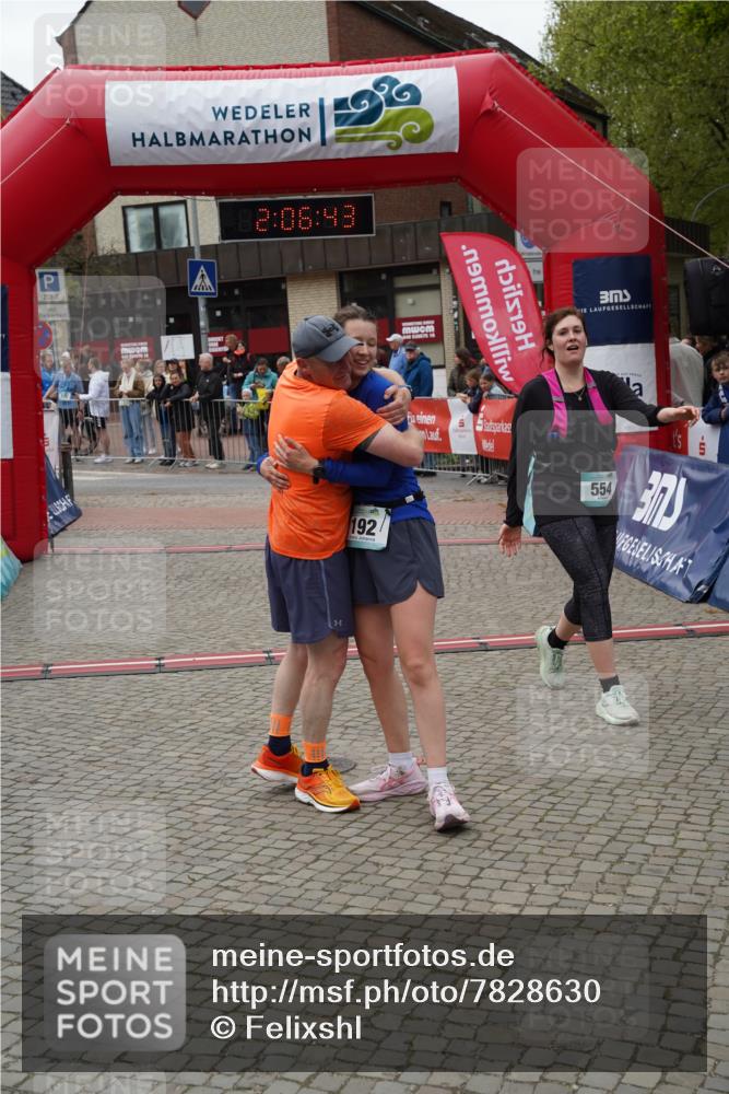 04.05.2025 - 8. Wedeler Halbmarathon Felixshl http://msf.ph/oto/7828630 04.05.2025 12:06:41 Ziel 192, 195, 554 meine-sportfotos.de