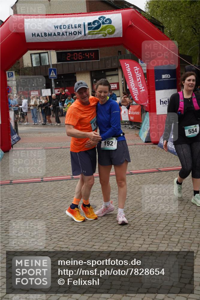 04.05.2025 - 8. Wedeler Halbmarathon Felixshl http://msf.ph/oto/7828654 04.05.2025 12:06:42 Ziel 333, 554 meine-sportfotos.de