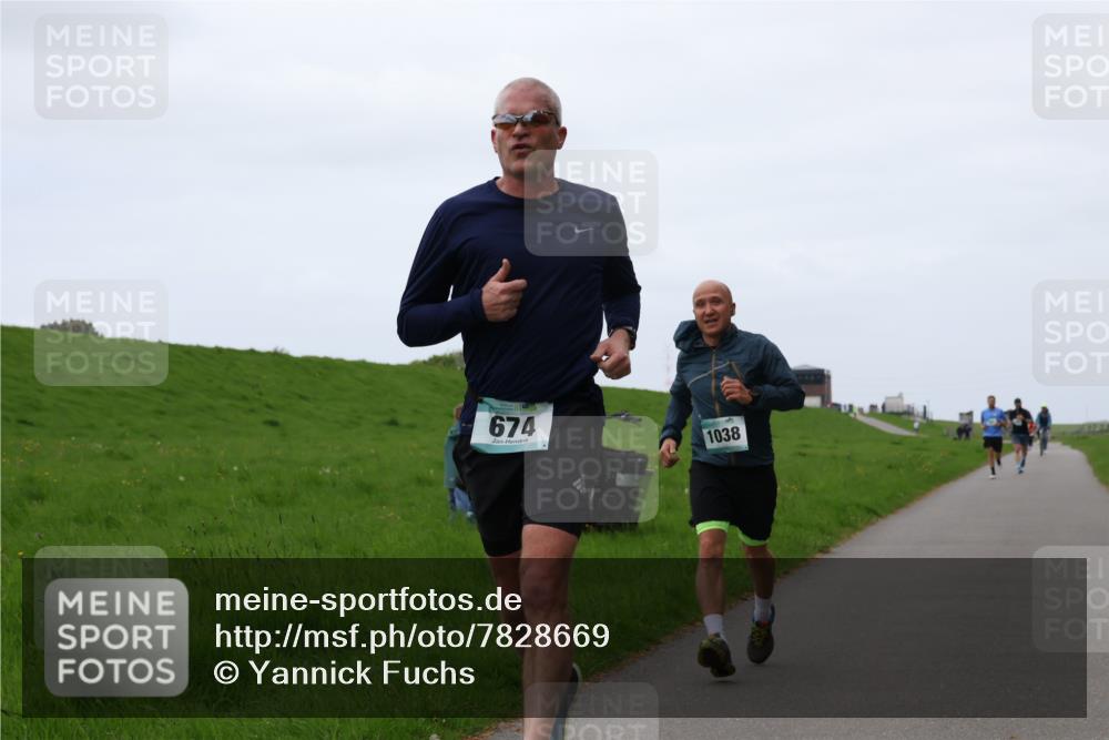 04.05.2025 - 8. Wedeler Halbmarathon Yannick Fuchs http://msf.ph/oto/7828669 04.05.2025 11:16:24 Laufen 674, 1038 meine-sportfotos.de
