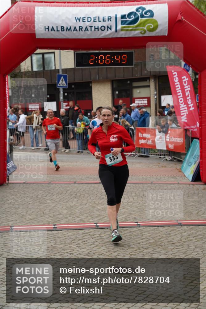 04.05.2025 - 8. Wedeler Halbmarathon Felixshl http://msf.ph/oto/7828704 04.05.2025 12:06:47 Ziel 304, 329, 333 meine-sportfotos.de