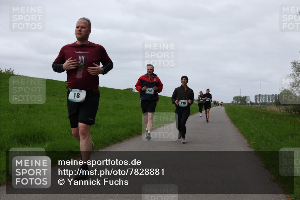 04.05.2025 - 8. Wedeler Halbmarathon Yannick Fuchs http://msf.ph/oto/7828881 04.05.2025 11:35:48 Laufen 18, 740, 739 meine-sportfotos.de