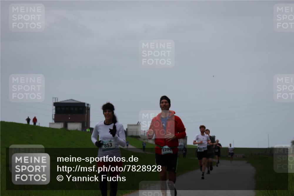 04.05.2025 - 8. Wedeler Halbmarathon Yannick Fuchs http://msf.ph/oto/7828928 04.05.2025 11:16:59 Laufen 853, 1204, 957 meine-sportfotos.de