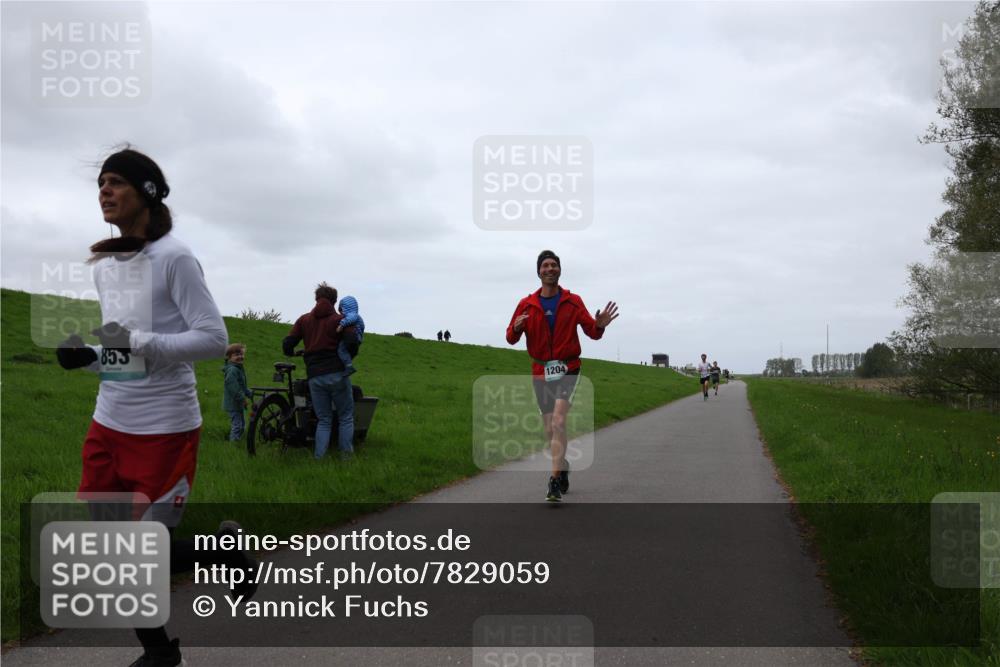 04.05.2025 - 8. Wedeler Halbmarathon Yannick Fuchs http://msf.ph/oto/7829059 04.05.2025 11:17:06 Laufen 1204 meine-sportfotos.de