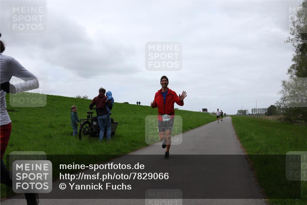 04.05.2025 - 8. Wedeler Halbmarathon Yannick Fuchs http://msf.ph/oto/7829066 04.05.2025 11:17:06 Laufen 1204 meine-sportfotos.de
