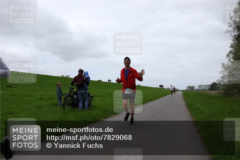 04.05.2025 - 8. Wedeler Halbmarathon Yannick Fuchs http://msf.ph/oto/7829068 04.05.2025 11:17:06 Laufen 1204 meine-sportfotos.de
