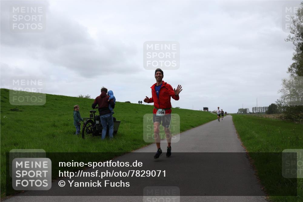 04.05.2025 - 8. Wedeler Halbmarathon Yannick Fuchs http://msf.ph/oto/7829071 04.05.2025 11:17:06 Laufen 1204 meine-sportfotos.de