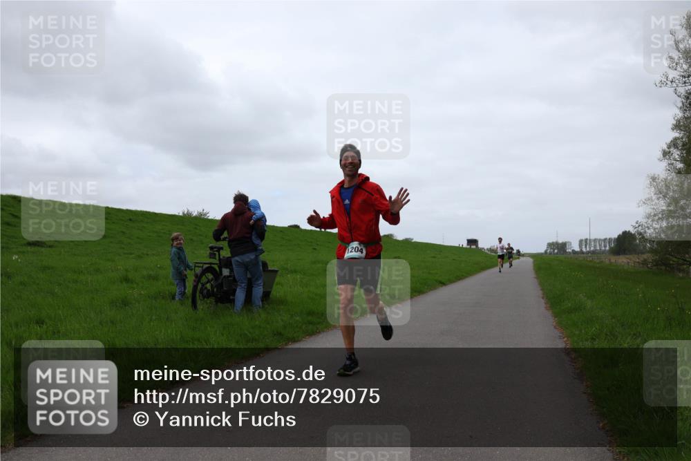 04.05.2025 - 8. Wedeler Halbmarathon Yannick Fuchs http://msf.ph/oto/7829075 04.05.2025 11:17:07 Laufen 1204 meine-sportfotos.de