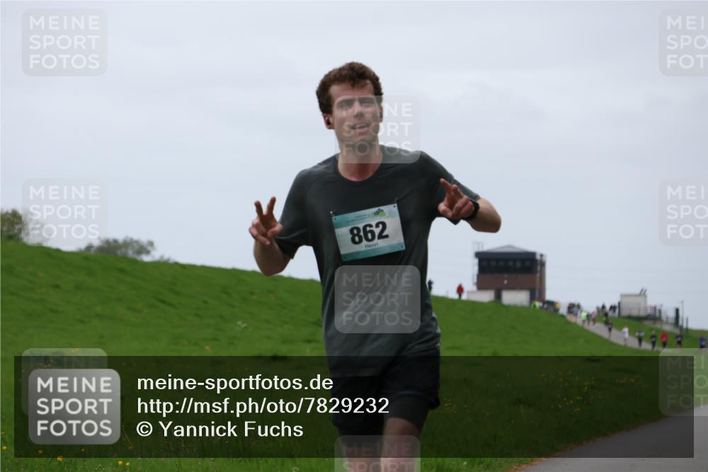 04.05.2025 - 8. Wedeler Halbmarathon Yannick Fuchs http://msf.ph/oto/7829232 04.05.2025 11:17:15 Laufen 862 meine-sportfotos.de