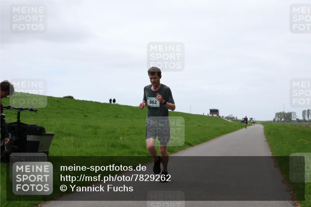 04.05.2025 - 8. Wedeler Halbmarathon Yannick Fuchs http://msf.ph/oto/7829262 04.05.2025 11:17:16 Laufen 862 meine-sportfotos.de