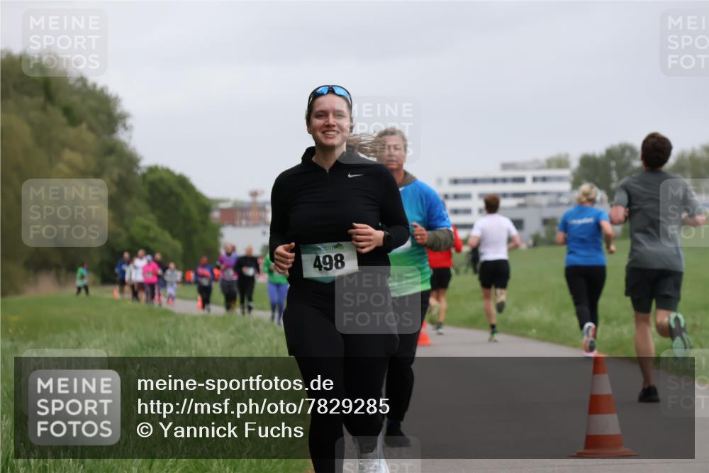 04.05.2025 - 8. Wedeler Halbmarathon Yannick Fuchs http://msf.ph/oto/7829285 04.05.2025 11:17:28 Laufen 498 meine-sportfotos.de