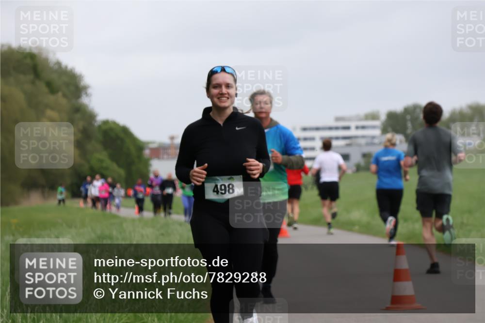 04.05.2025 - 8. Wedeler Halbmarathon Yannick Fuchs http://msf.ph/oto/7829288 04.05.2025 11:17:28 Laufen 498 meine-sportfotos.de