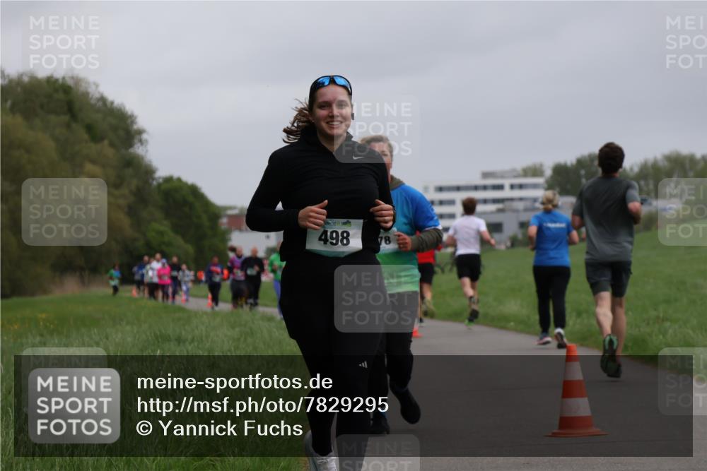 04.05.2025 - 8. Wedeler Halbmarathon Yannick Fuchs http://msf.ph/oto/7829295 04.05.2025 11:17:28 Laufen 498, 78 meine-sportfotos.de