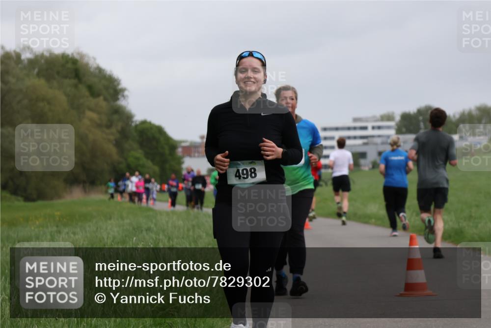 04.05.2025 - 8. Wedeler Halbmarathon Yannick Fuchs http://msf.ph/oto/7829302 04.05.2025 11:17:28 Laufen 498 meine-sportfotos.de
