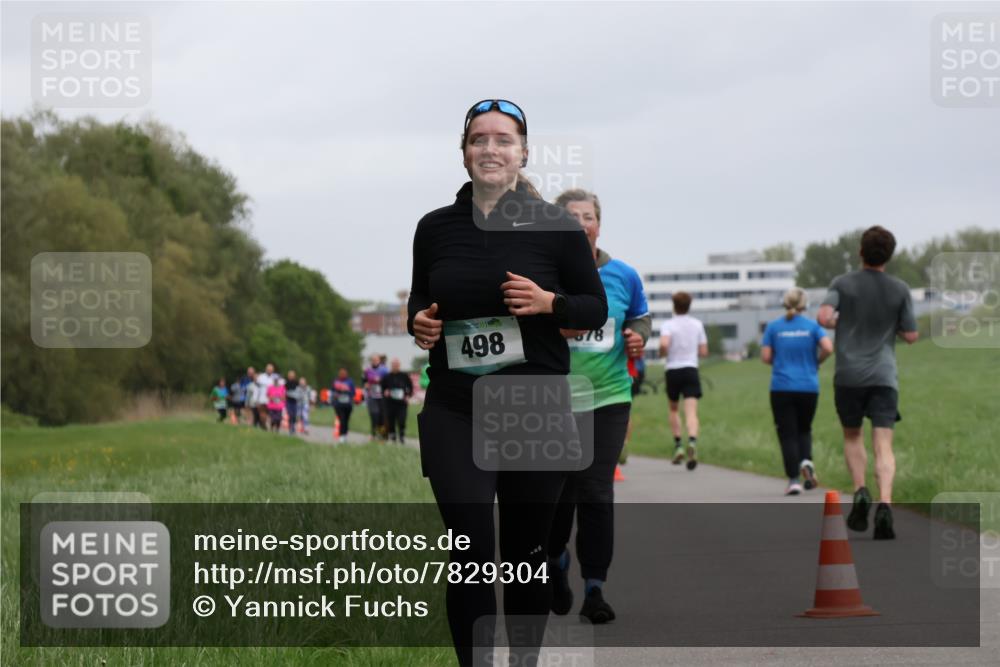 04.05.2025 - 8. Wedeler Halbmarathon Yannick Fuchs http://msf.ph/oto/7829304 04.05.2025 11:17:29 Laufen 498, 878 meine-sportfotos.de