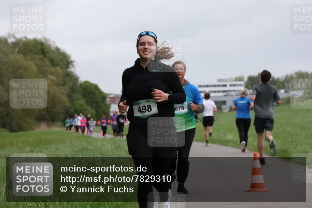 04.05.2025 - 8. Wedeler Halbmarathon Yannick Fuchs http://msf.ph/oto/7829310 04.05.2025 11:17:29 Laufen 498, 878 meine-sportfotos.de