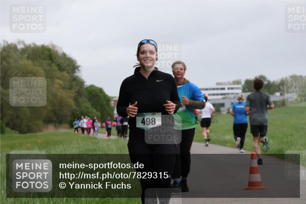 04.05.2025 - 8. Wedeler Halbmarathon Yannick Fuchs http://msf.ph/oto/7829315 04.05.2025 11:17:29 Laufen 498 meine-sportfotos.de