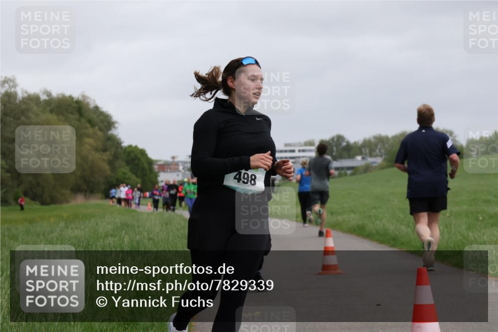 04.05.2025 - 8. Wedeler Halbmarathon Yannick Fuchs http://msf.ph/oto/7829339 04.05.2025 11:17:30 Laufen 498 meine-sportfotos.de