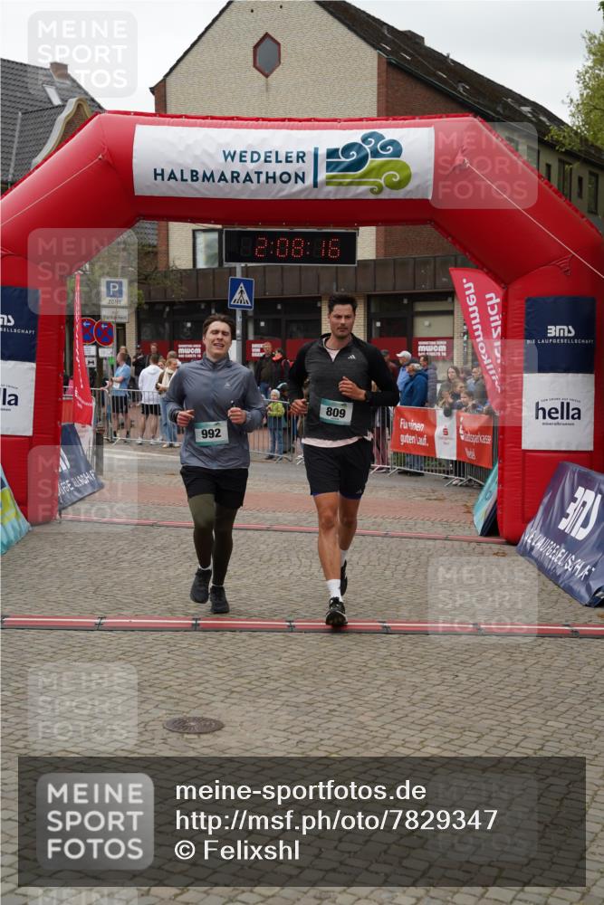 04.05.2025 - 8. Wedeler Halbmarathon Felixshl http://msf.ph/oto/7829347 04.05.2025 12:08:14 Ziel 809, 992 meine-sportfotos.de