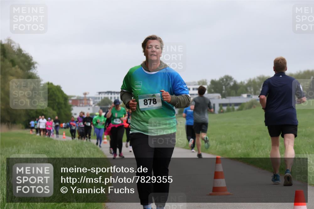 04.05.2025 - 8. Wedeler Halbmarathon Yannick Fuchs http://msf.ph/oto/7829355 04.05.2025 11:17:31 Laufen 878 meine-sportfotos.de