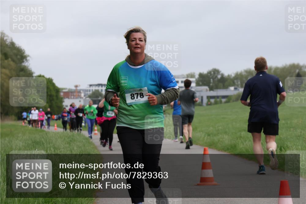 04.05.2025 - 8. Wedeler Halbmarathon Yannick Fuchs http://msf.ph/oto/7829363 04.05.2025 11:17:31 Laufen 878 meine-sportfotos.de