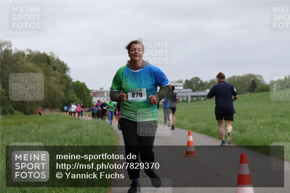 04.05.2025 - 8. Wedeler Halbmarathon Yannick Fuchs http://msf.ph/oto/7829370 04.05.2025 11:17:32 Laufen 878 meine-sportfotos.de
