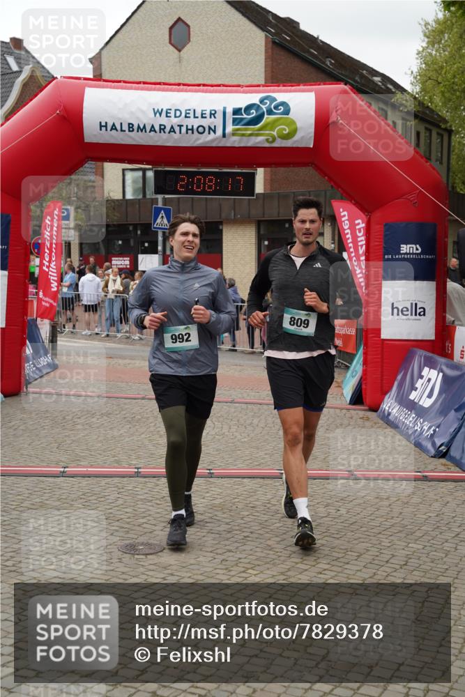 04.05.2025 - 8. Wedeler Halbmarathon Felixshl http://msf.ph/oto/7829378 04.05.2025 12:08:15 Ziel 809, 992 meine-sportfotos.de