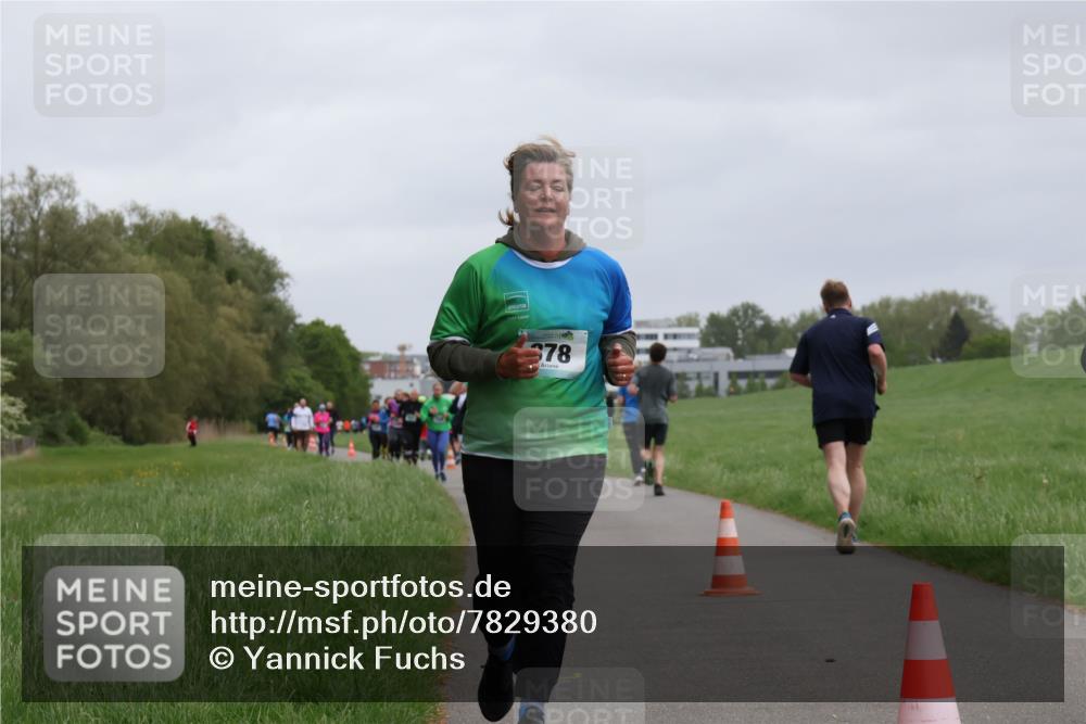 04.05.2025 - 8. Wedeler Halbmarathon Yannick Fuchs http://msf.ph/oto/7829380 04.05.2025 11:17:32 Laufen 978 meine-sportfotos.de