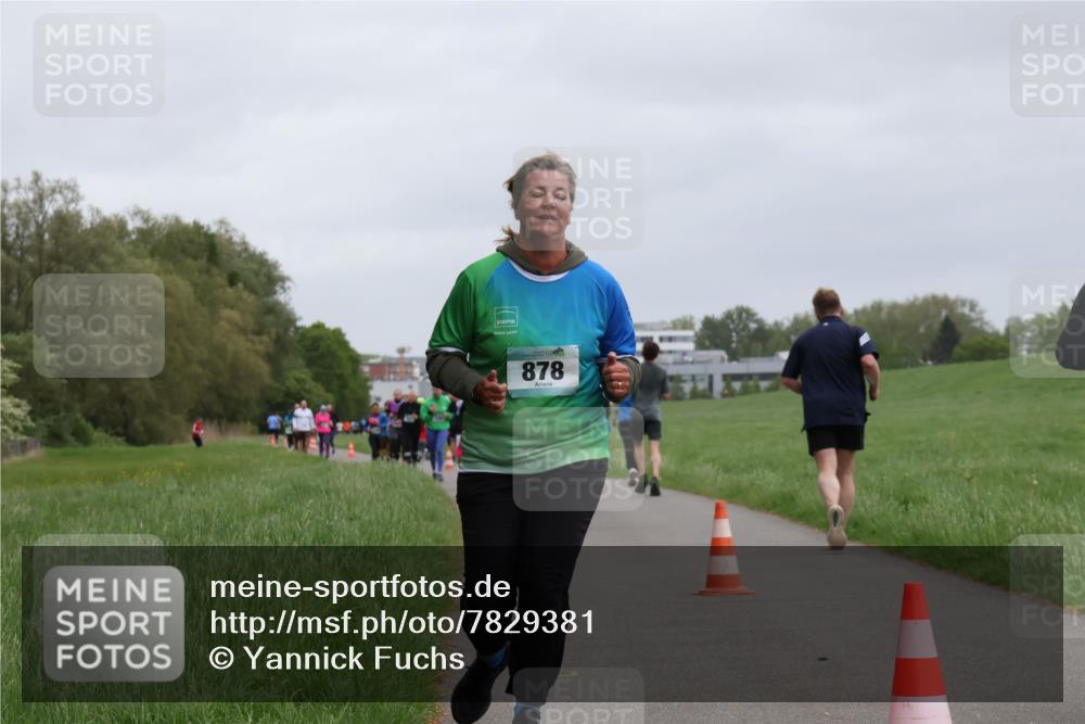04.05.2025 - 8. Wedeler Halbmarathon Yannick Fuchs http://msf.ph/oto/7829381 04.05.2025 11:17:32 Laufen 878 meine-sportfotos.de