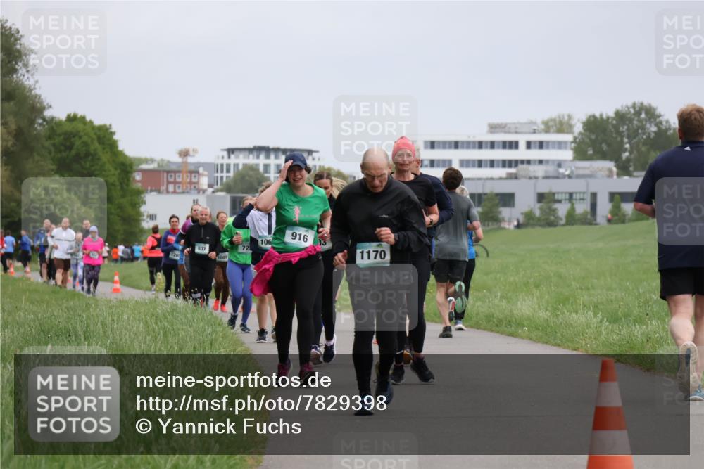 04.05.2025 - 8. Wedeler Halbmarathon Yannick Fuchs http://msf.ph/oto/7829398 04.05.2025 11:17:34 Laufen 120, 637, 1089, 916, 106, 72, 1170 meine-sportfotos.de